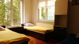 Хостелы Leonik Варшава Односпальная кровать в общем номере для женщин-1